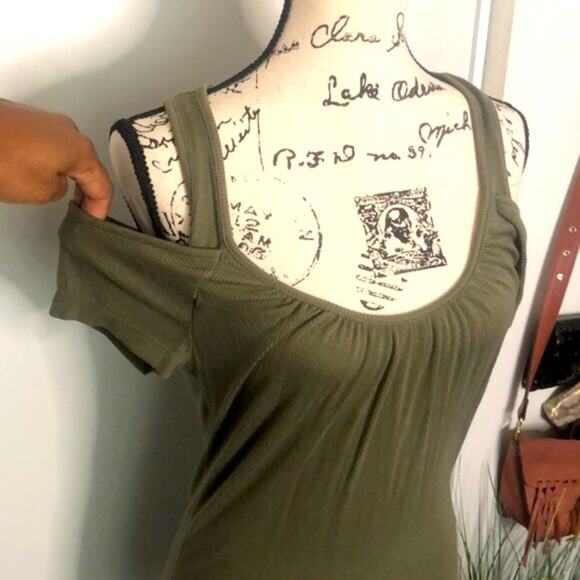Moda International Cold Shoulder Green top size Medium - Picture 3 of 5